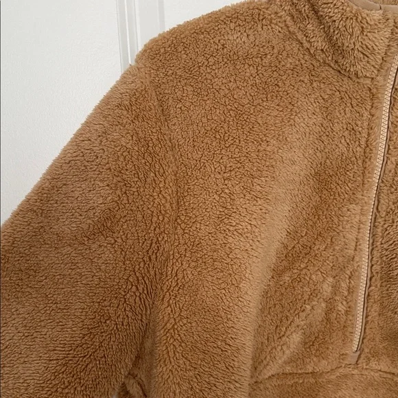 Vineyard Vines Tan Fleece quarter zip - Picture 8 of 16